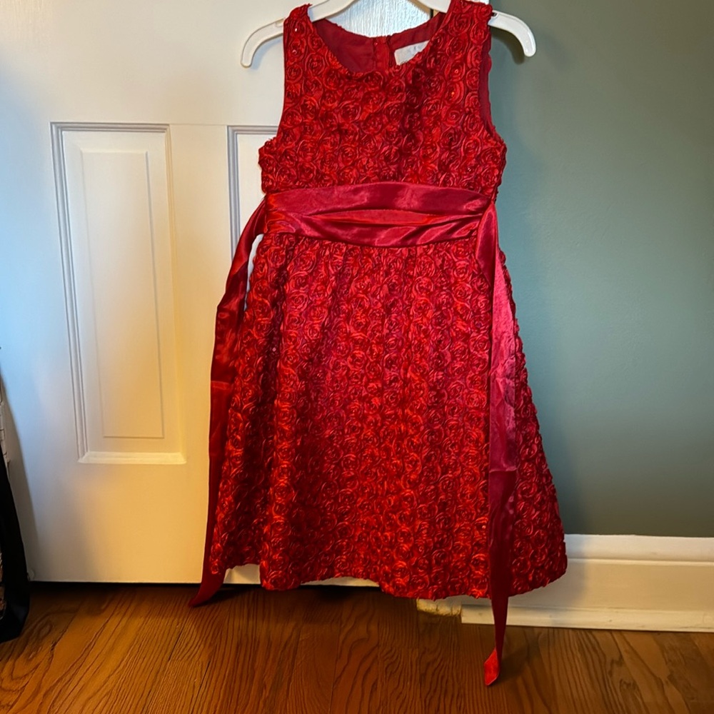 The Holidays are here! Perfect for yourlittle one! Rare Edition Red Rosebud.
